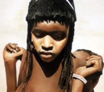 femme mozambienne  : www.shenoc.com